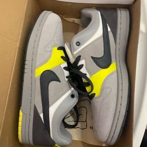 Kids size 7 nike dunks